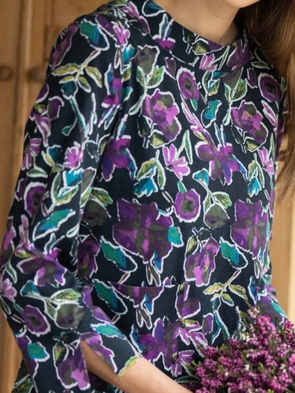 WEAR SPRING FLOWERS! HABITAT IRIS PULLOVER - LIKE NEW SZ S